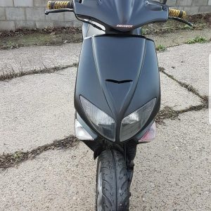 À vendre Peugeot 49cc classée B kl8000. Anne 2000