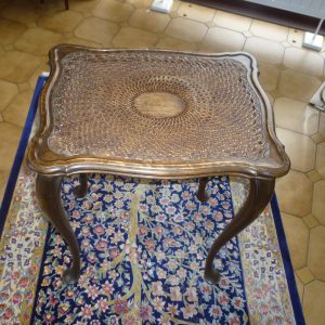 PETITE TABLE DESSUS EN OSIER