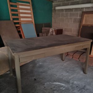 Bureau métallique ancien