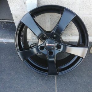 A vendre 4 jantes en alliage noir 17"