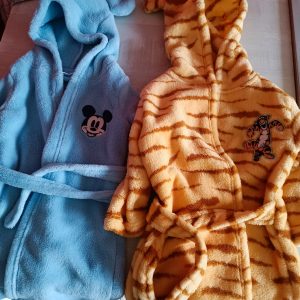 2 peignoirs bébé Disney jamais portés