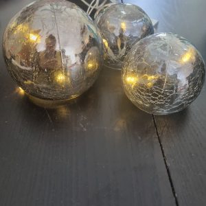 Trio de boules lumineuses