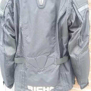 Veste de moto homme en parfait état taille xl très peu servi