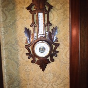 Baromètre mural antique en forêt noire en bois scène de chasse