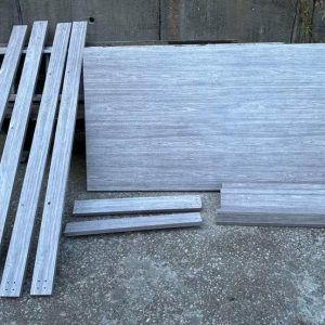 Table à manger complète et démontée