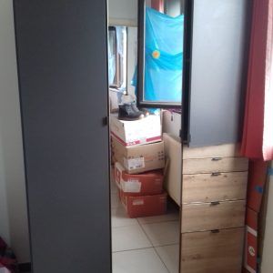 "Garde-robe moderne 3 portes – Comme neuve, à saisir -négociable !"