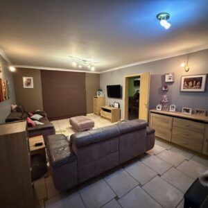 salon H&L complet moderne - canapés 2pl. + 3pl. + 1 pouf