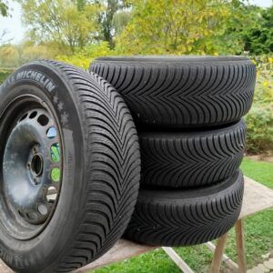 QUATRES ROUES PNEUX NEIGE