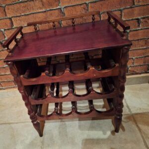 guéridon à bouteilles