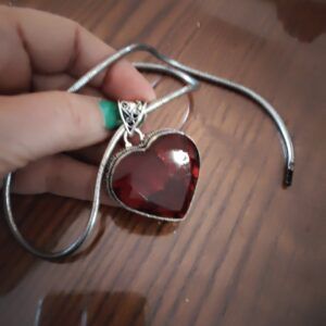 pendentif coeur ❤️ pierre grenat sur argent 925 ciselé