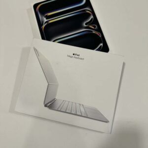 NEUF Apple iPad Pro (2024) 13 pouces 256 Go Wifi Argent + Apple Magic Keyboard AZERTY