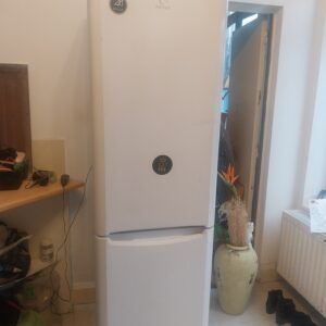 Frigo, idéal premier eménagement.