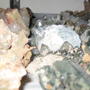 A vendre, collection de cristaux de quartz et pierre semi précieuses.