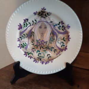 Assiette peinte signée par Margueritte Brouhon