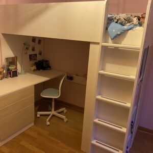 Lit + bureau + penderie + matelas