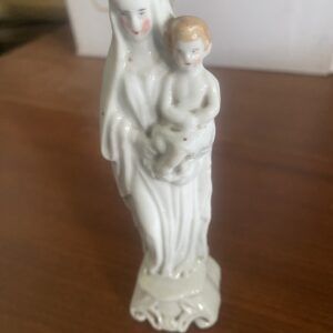 Statuette de la vierge Marie