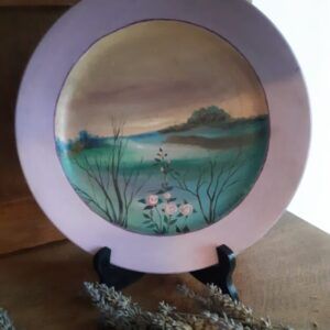 Assiette peinte signée Margaritte Brouhon