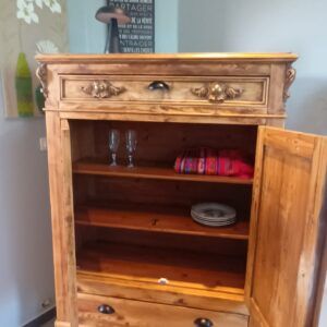 Magnifique Armoire vintage rénovée à la main
