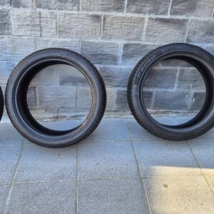 A vendre pneus été 20" : Pirelli x2 et Bridgestone x2