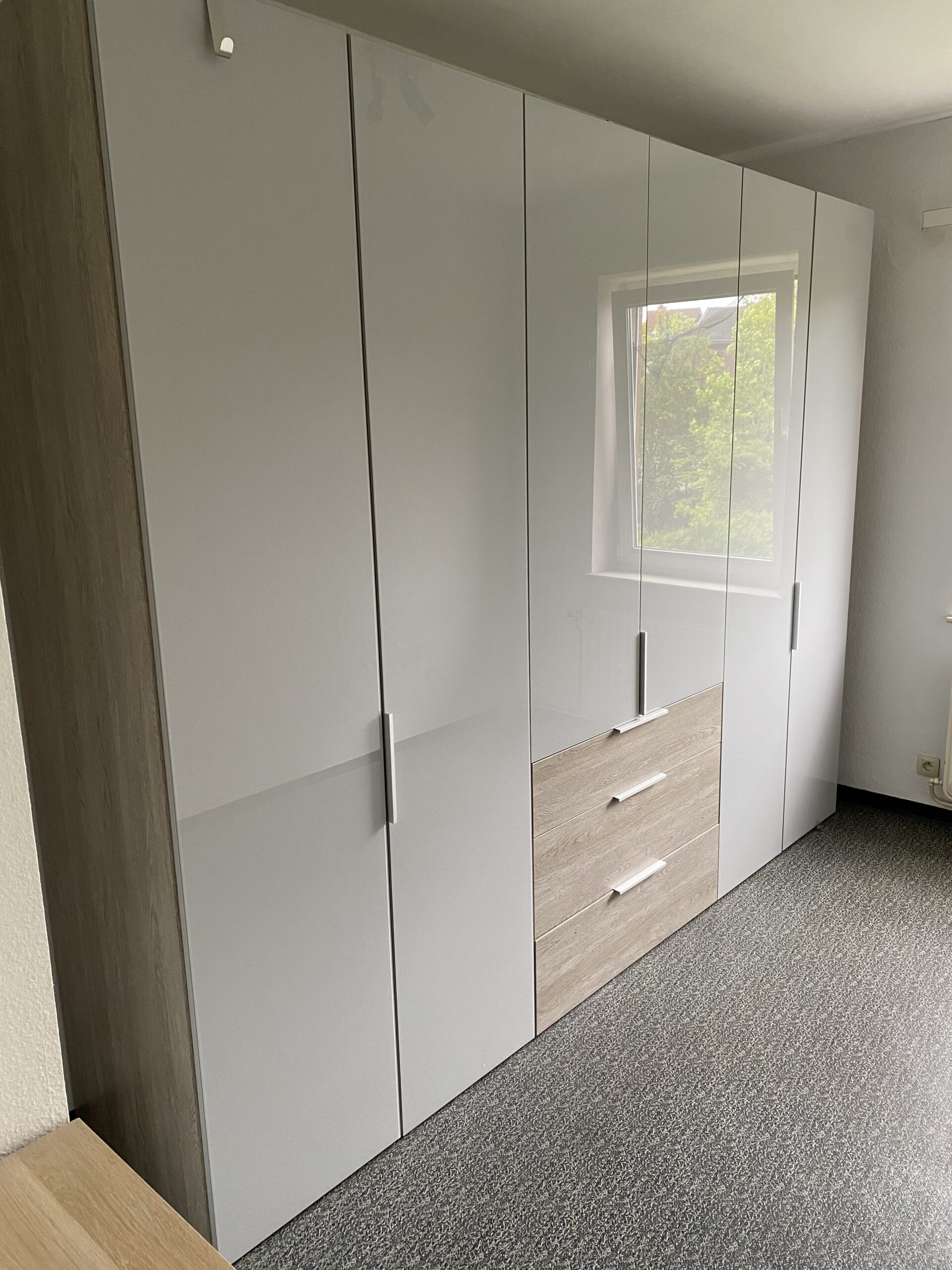 Très grande garde robe Long.2,98m Haut.2,35m Prof.61cm