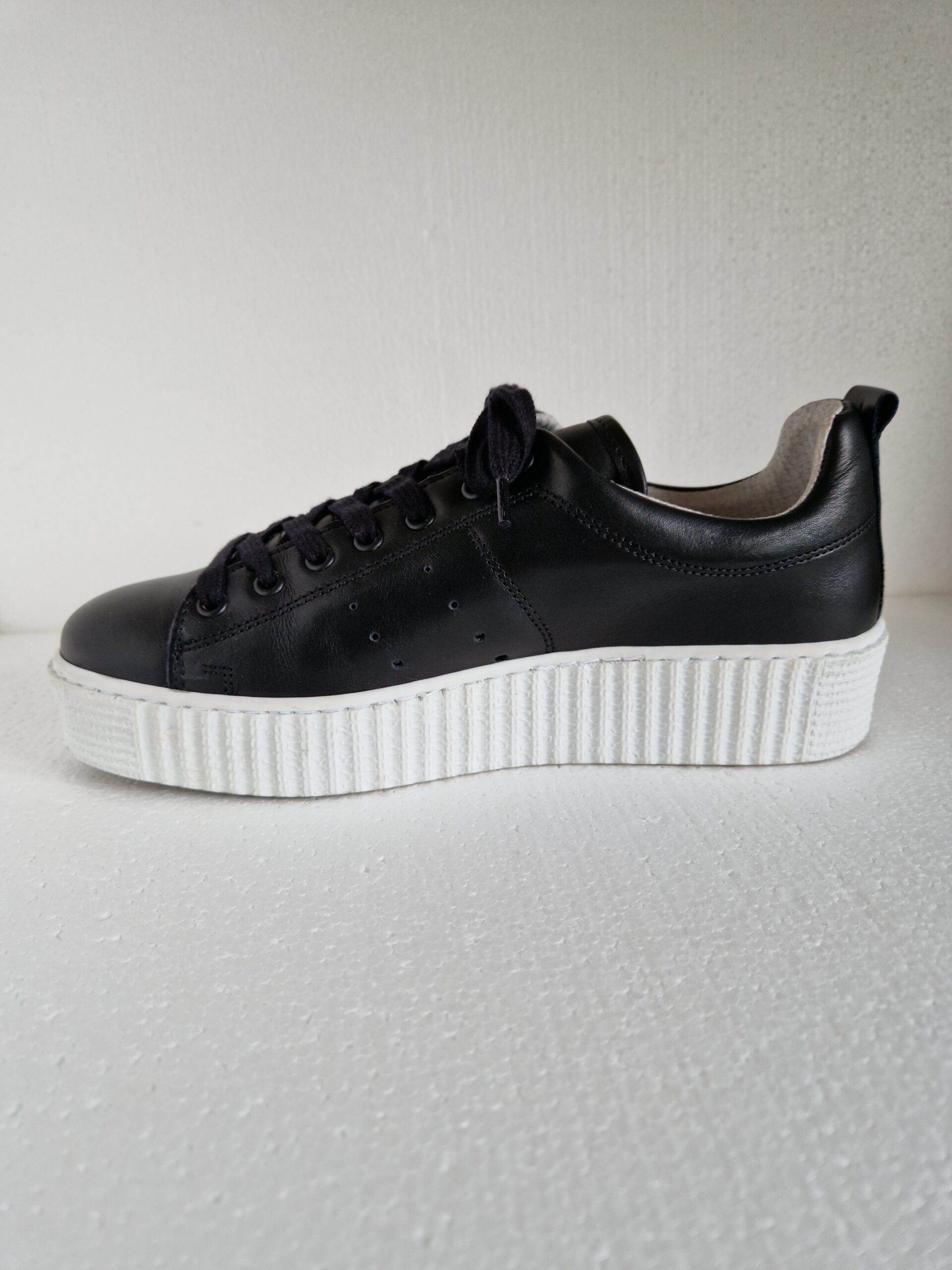 Baskets couleur noir marque Tango Shoes pointure 40 – Image 3