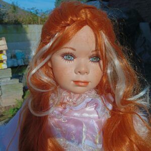 Poupée de porcelaine de collection limité !