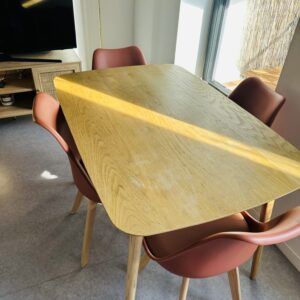 Table en bois + 4 chaises