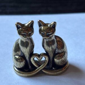 Figurine Chat en laiton Couple Cœur.