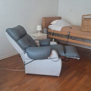 Fauteuil relax motorise et médicalisé à vendre pour cause de décès.