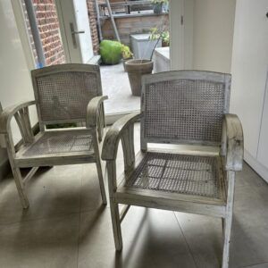 2 fauteuils en bois et assise cannée