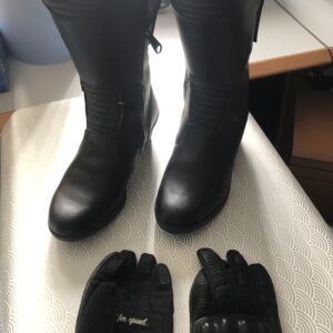 Bottes pointure 38 et gants de moto M pour femme