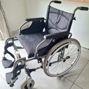 Fauteuil roulant Vermeiren renforcé – Très bon état – Très bien équipé