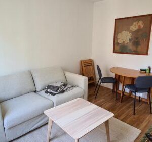 Beau studio meublé