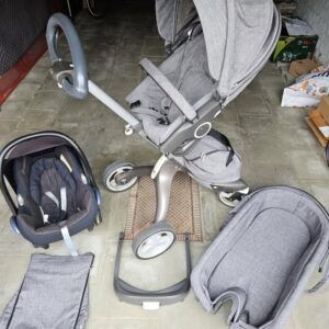 Poussette Stokke + accessoires + maxi cosi