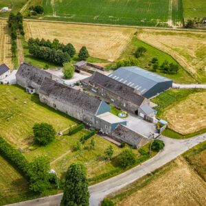 Fermedetoijolle à vendre entièrement rénovée avec Gîtes