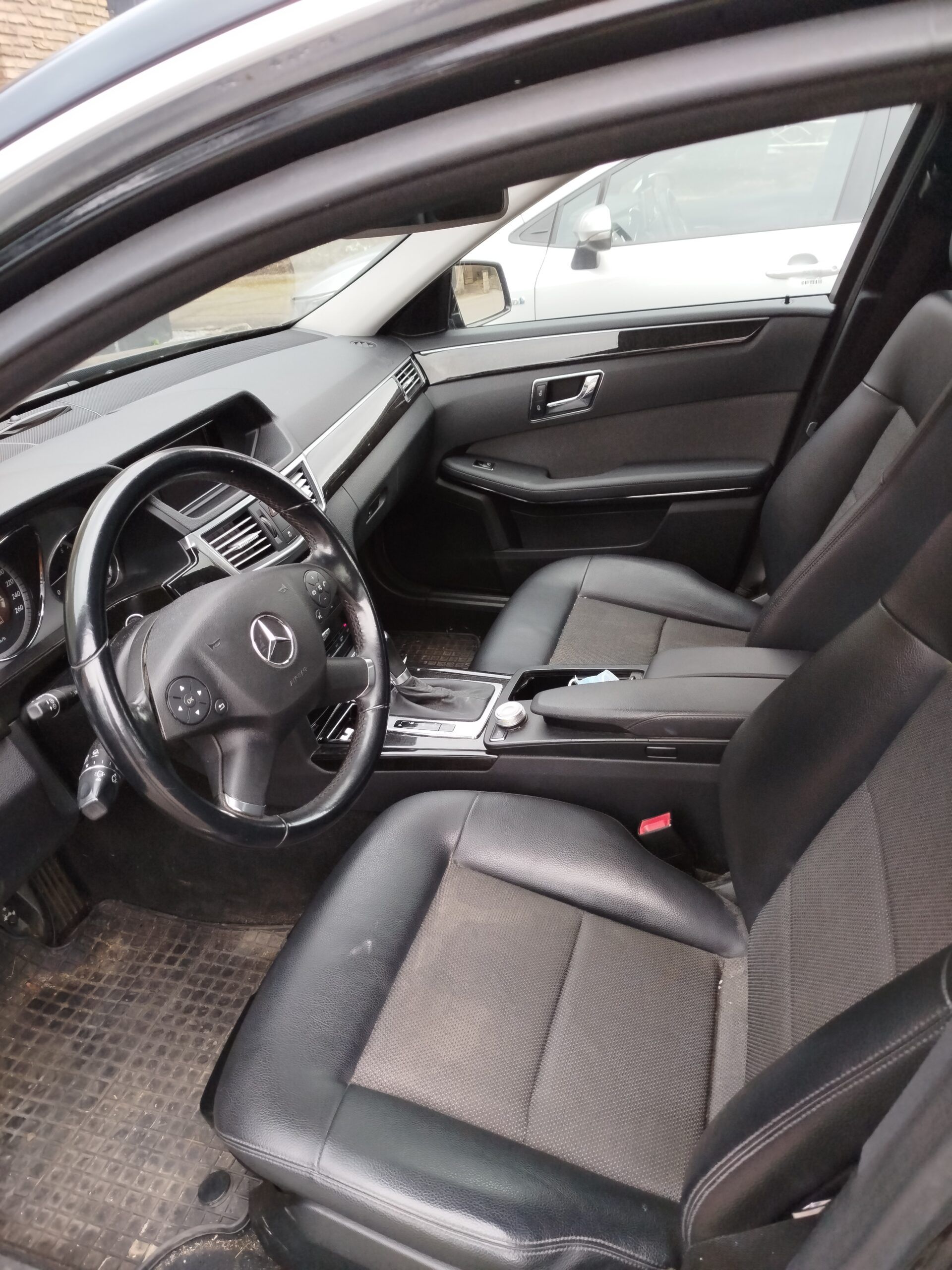 A vendre Mercedes W212 de 2009 – Image 2