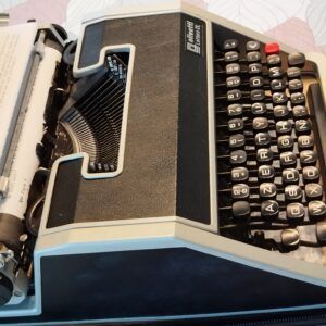 MACHINE A ECRIRE OLIVETTI
