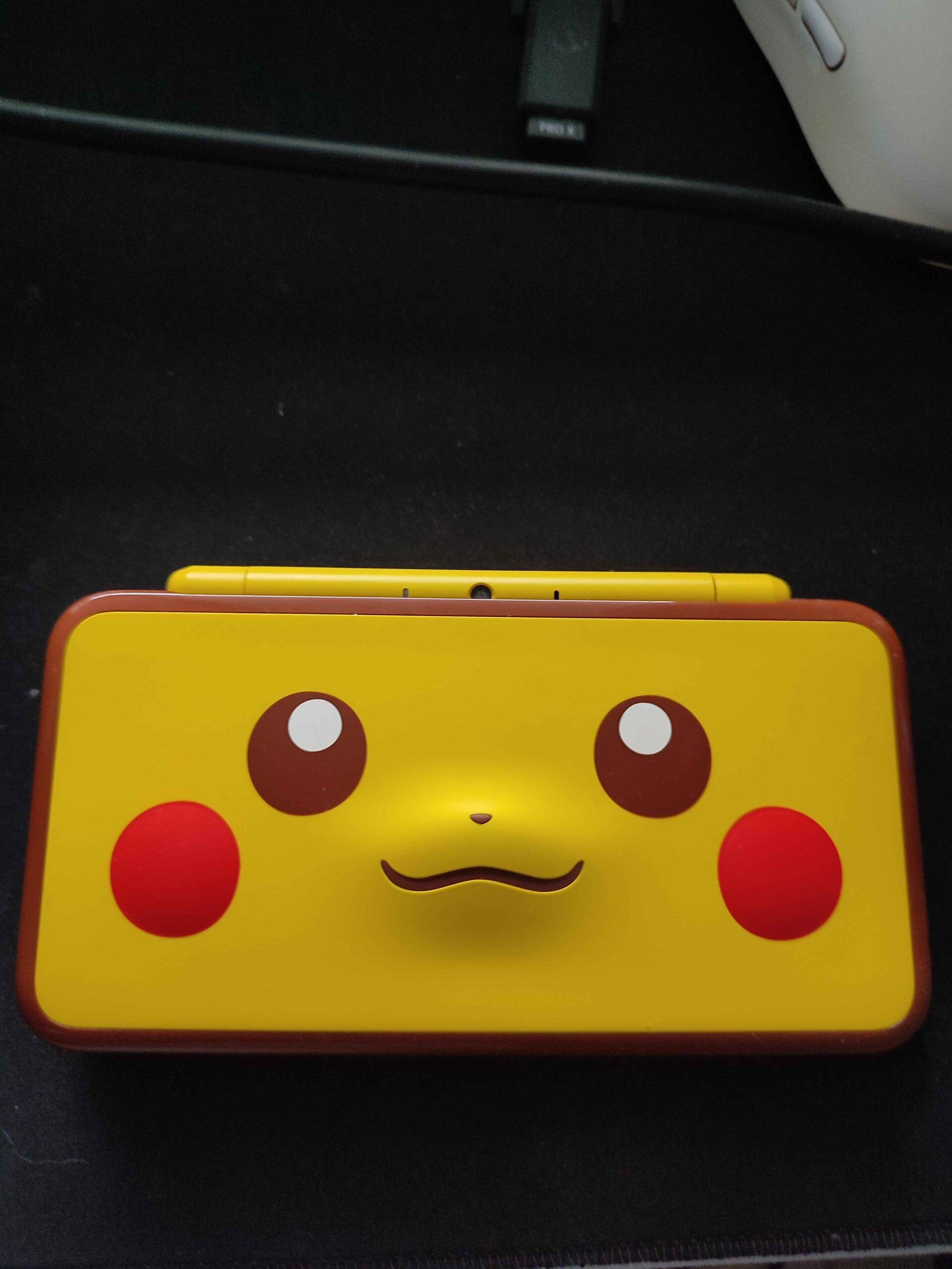 New Nintendo 2DS Pikachu