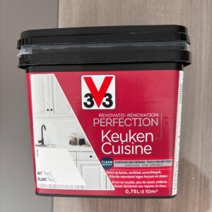 Peinture blanche mat pour carrelage , meubles de cuisine, les plans de travail, les crédences