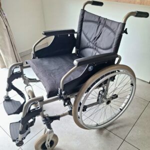Fauteuil roulant renforcé – Très bon état