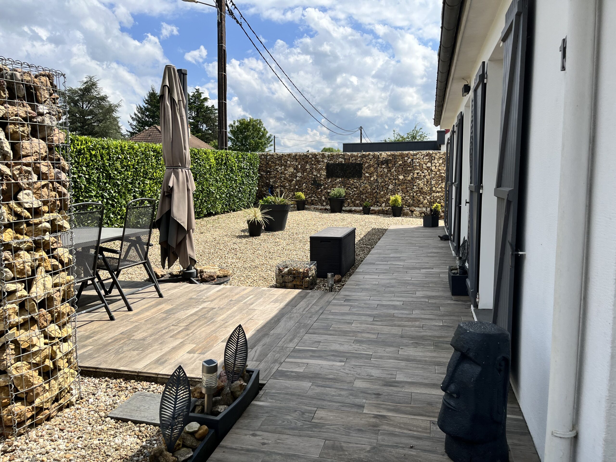 Maison de plain-pied 4 façades rénovée et habitable de suite en France – Image 3